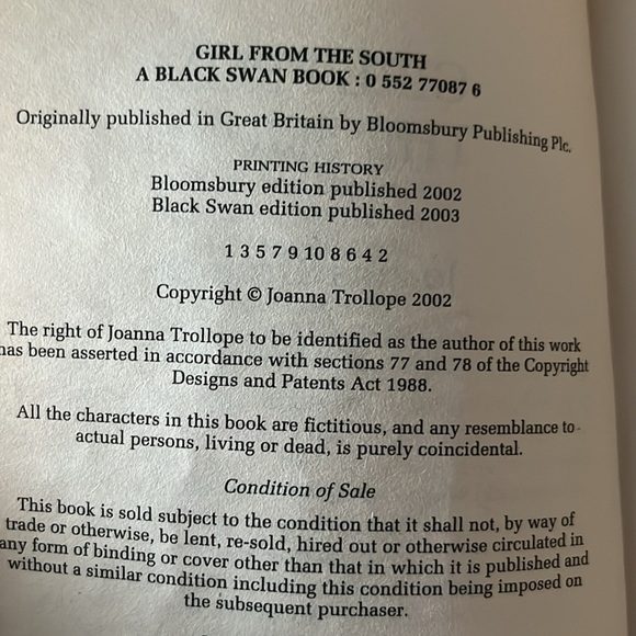 3 Used Novels, Fiction Books Bestseller Stories adult, proficient reading level - Picture 14 of 16